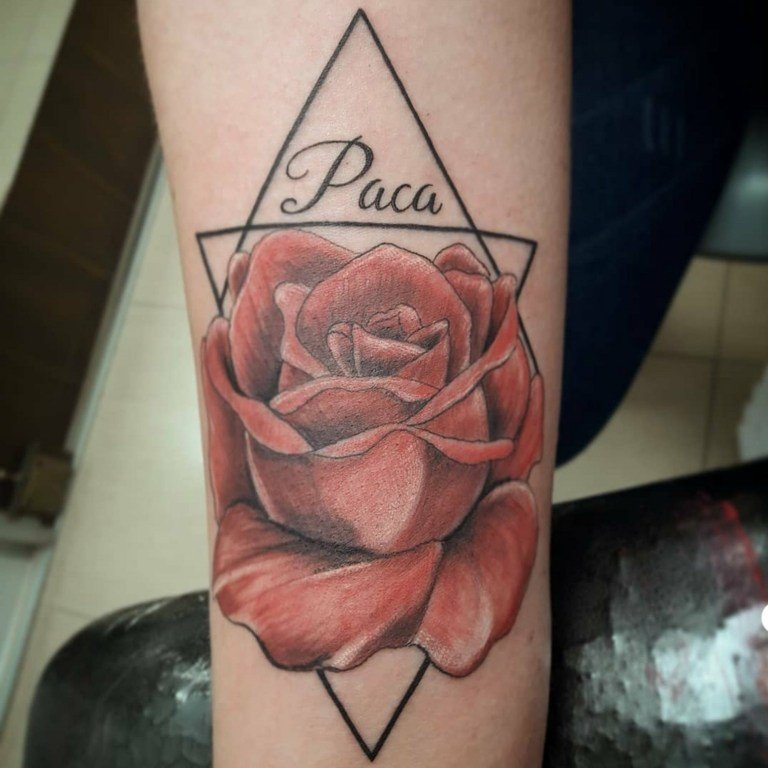 Ideias para tatuagem de flor rosa tatuagens no braço para mulheres com mais de 50 anos