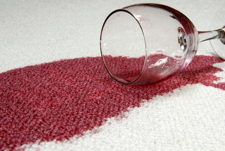 solução para limpeza de carpete vinho tinto-tem-isso-vinho-branco-vinagre