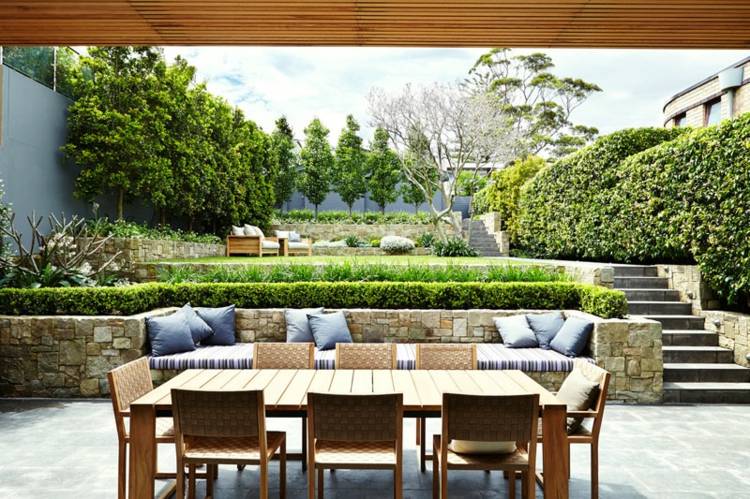 terraço-declive-mesa de jantar-telhado-escadas-moderno-sebes