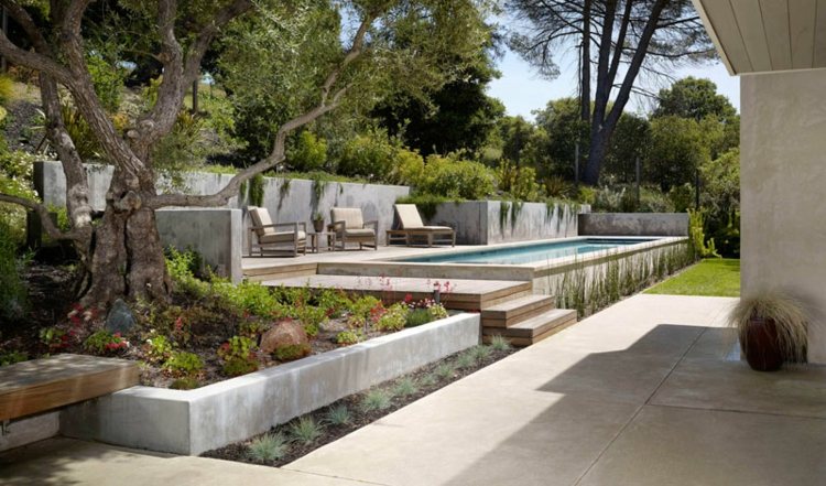terraço-declive-alongado-forma-piscina-inspiração-passo-forma-moderno