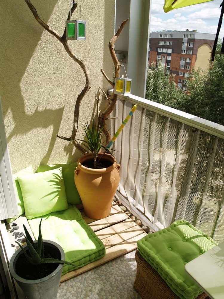 terraço-mobiliário-design-varanda-assentos-almofadas-pequena-urbana-cidade-lounge-diy-verde-fresco