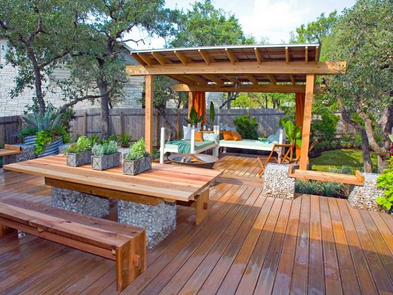 Jardim-aconchegante-design-proteção solar-mesa-maciço de madeira