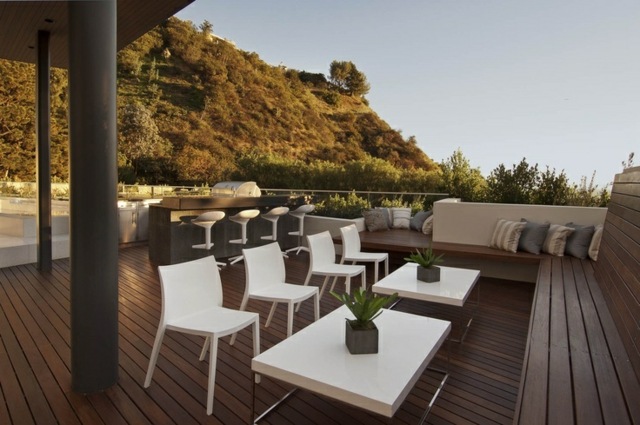 Mesa de piso com cadeiras de cor branca banco de jardim de canto