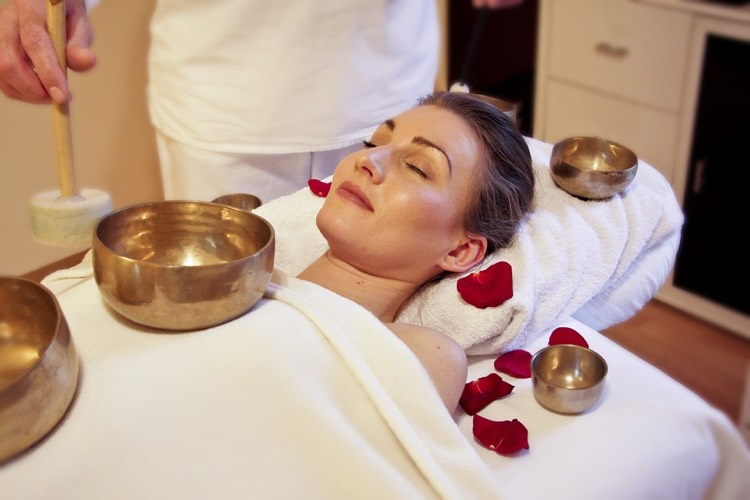 feriado-advento-bem-estar-fim-de-semana-massagem-mulher
