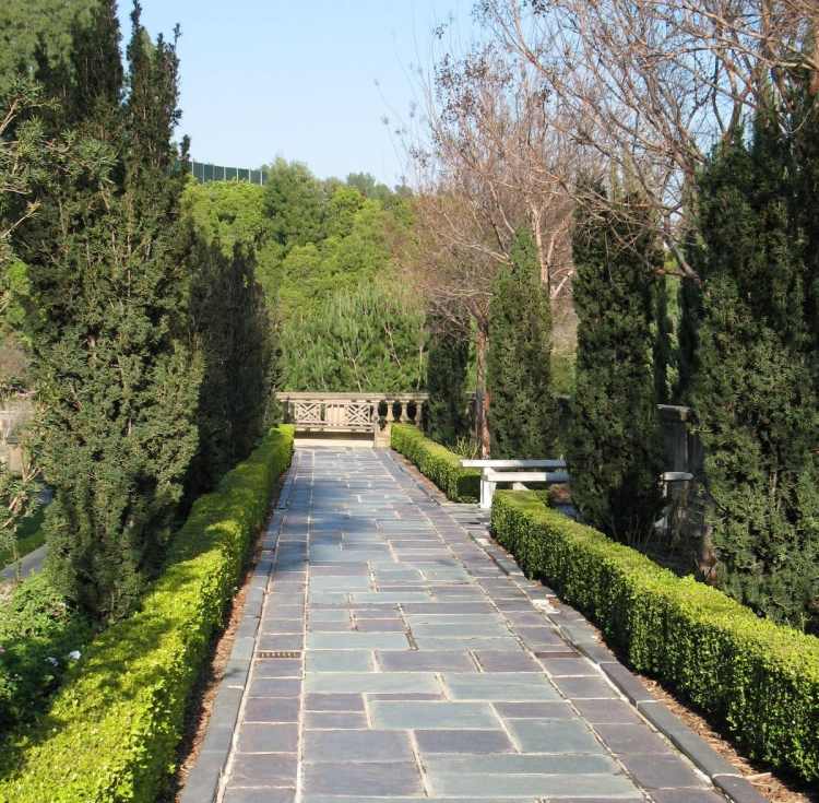 formal-garden-design-alee-pavement-cypress-boxwood