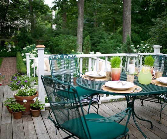 dicas de design de jardins formais sala de jantar móveis de metal pintados de verde
