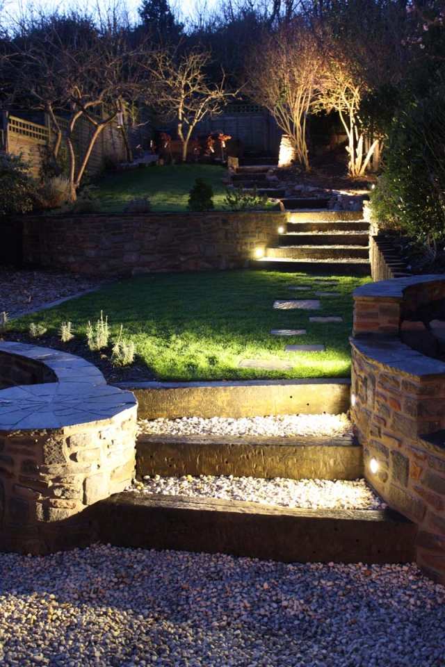 iluminação de jardim ideias dicas passos iluminação embutida gramado de cascalho