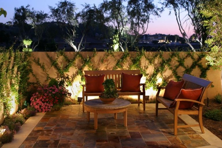 iluminação de jardim terraço lâmpadas mediterrâneas piso móveis de madeira