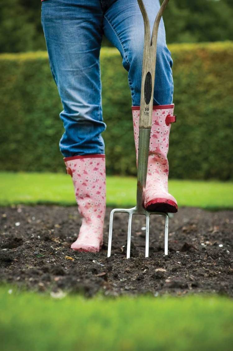 Dicas para jardinagem engano-horta-preparo-solo