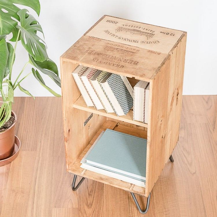 Mesa feita de caixas de vinho, mesa lateral-pernas-espaço de armazenamento-estante