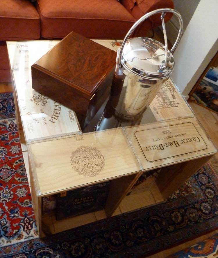 engradado de vinho de mesa-mesa de centro-tampo de vidro-sala de estar