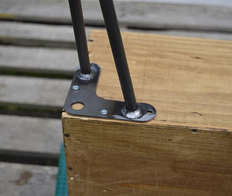 parafusos de mesa-vinho-engradado-criado-mudo-construção-pernas