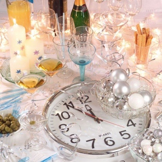 Decoração de mesa para luzes de fada da festa de ano novo com detalhes em prata