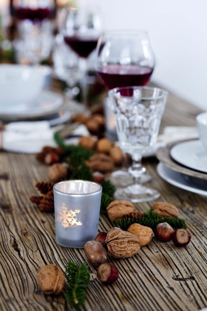 decoração de natal mesa banquete nozes castanha vela vinho