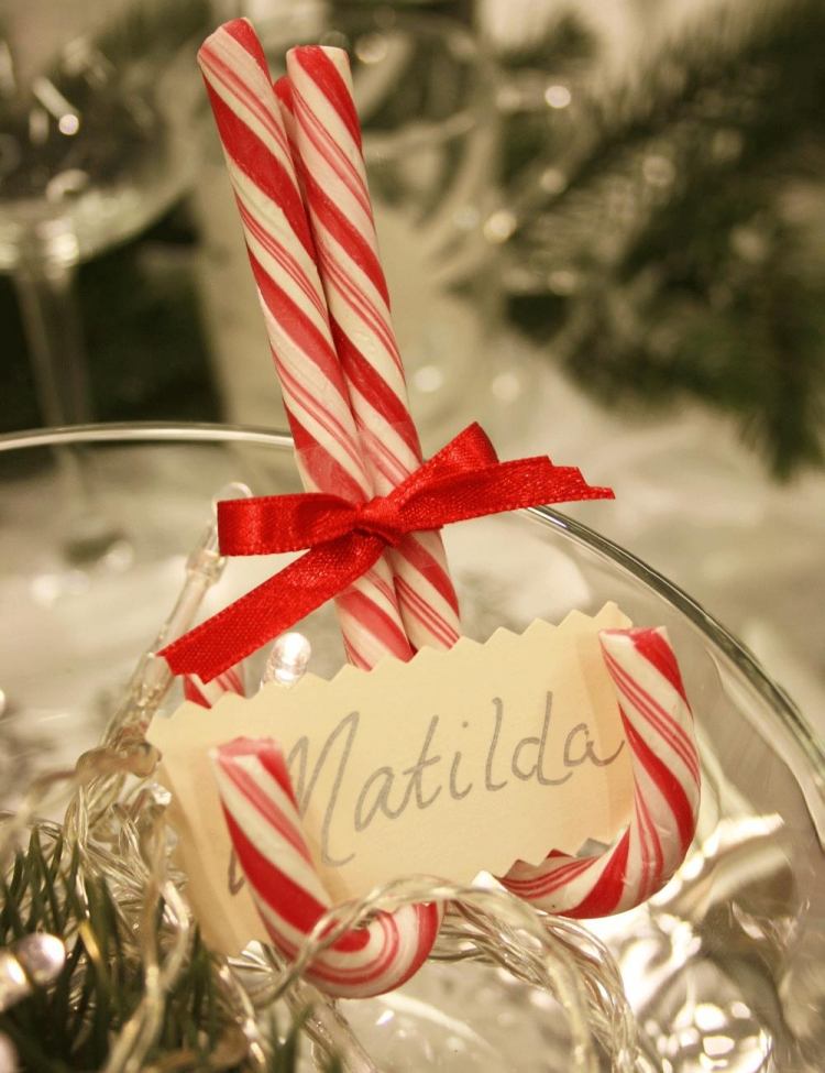 decoração de mesa-natal-ideias-nome-assinar-doce-cana-branco-vermelho-doce