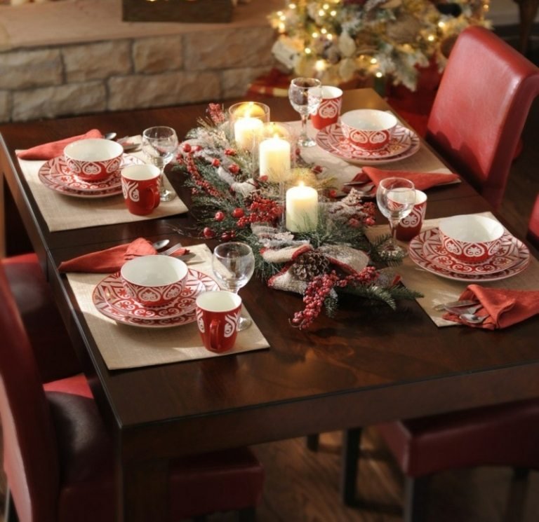 decoração de mesa para o Natal vermelho moderno talheres arranjo de velas