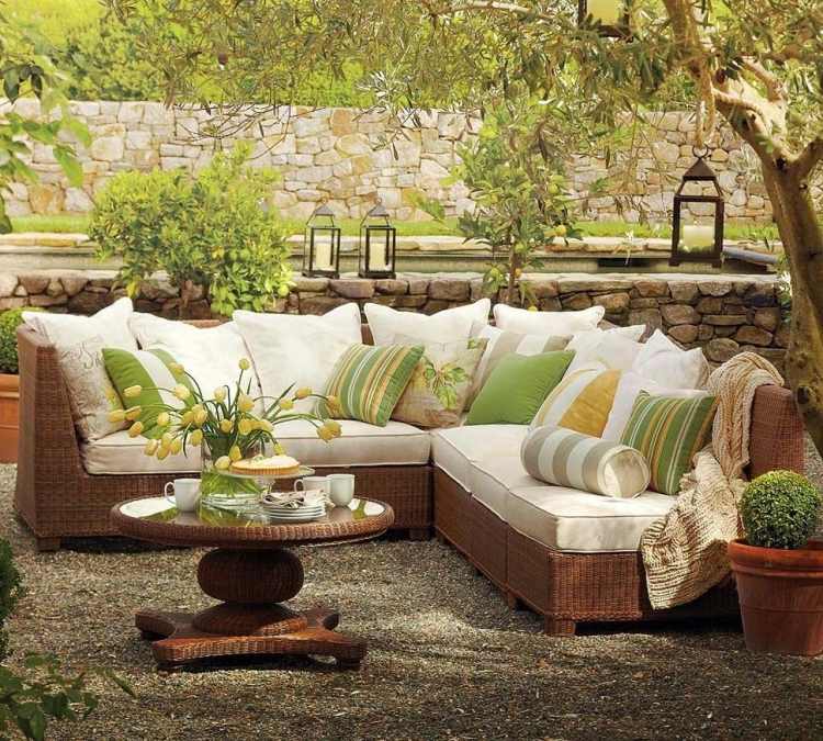 terraço-natural-design-marrom-poli rattan-sofá-moldura-redonda-mesa de centro-design