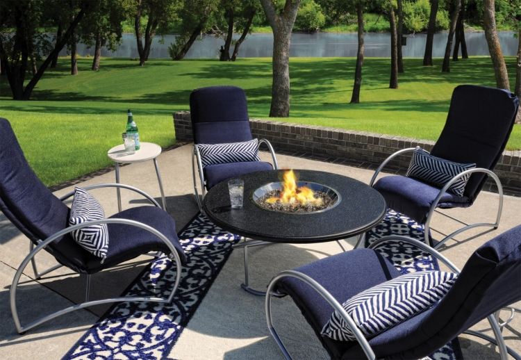 living-in-joy-modern-terraço-design-fire-table-around-operado a gás