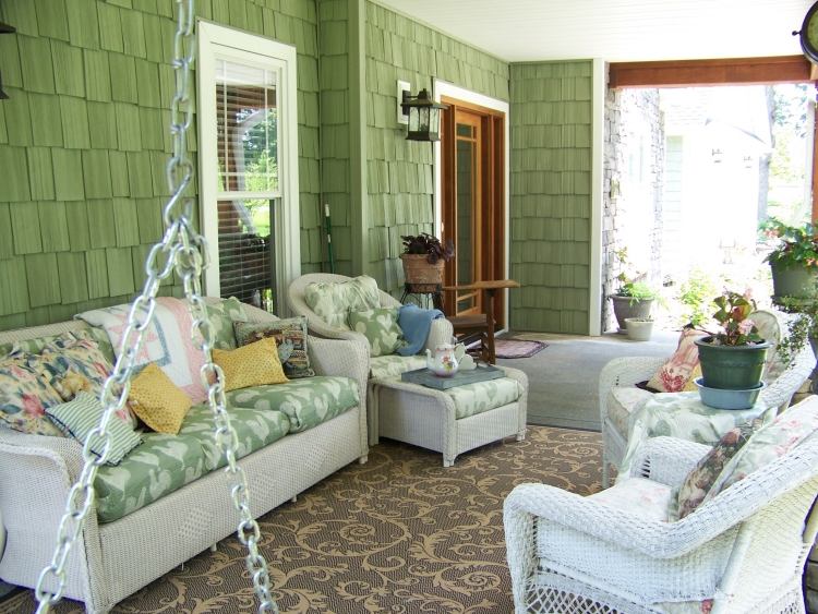 terraço coberto-design-like-living-room-vime-furniture-white-floral-almofadas-green-wall