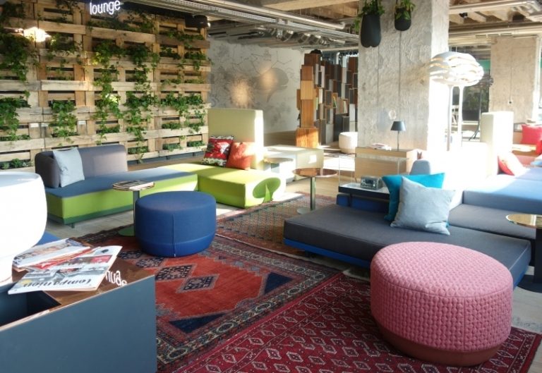 design-hotéis-alemanha-berlim-lobby-urbano-estilo-25 horas-hotel-biquíni