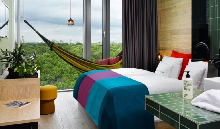 design-hotéis-alemanha-quarto-urbano-estilo-25 horas-hotel-biquíni