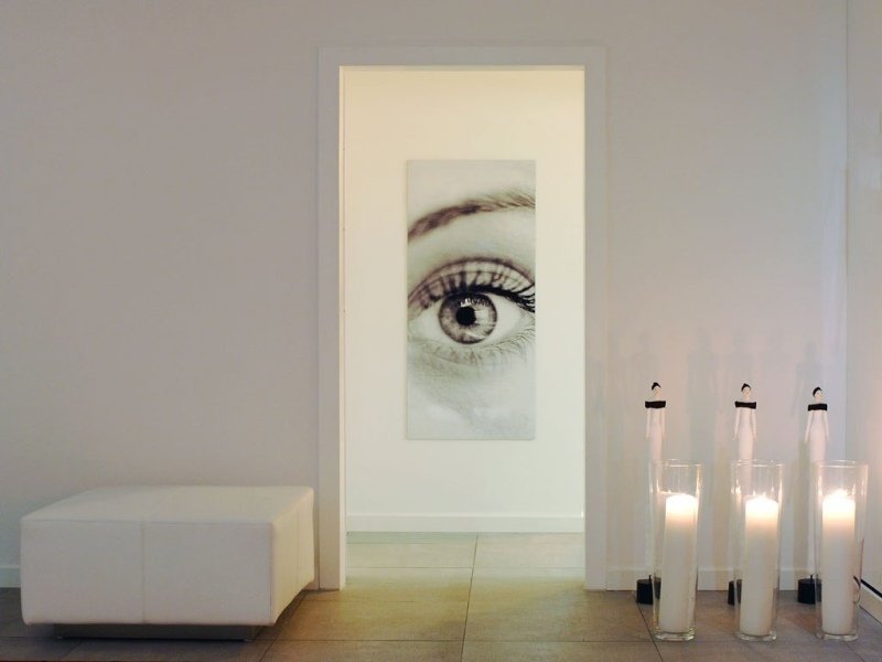 design-hotels-germany-The-Pure-frankfurt-hallway-white-minimalistaic