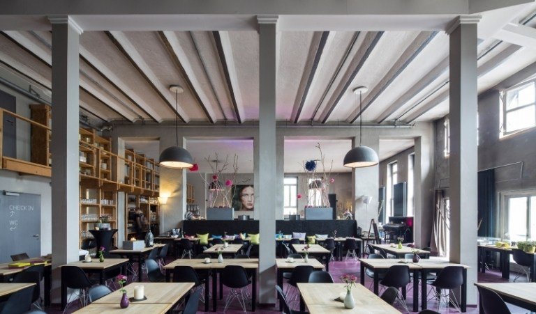 design-hotéis-alemanha-fábrica-hotel-restaurante-industrial-estilo-moderno-urbano