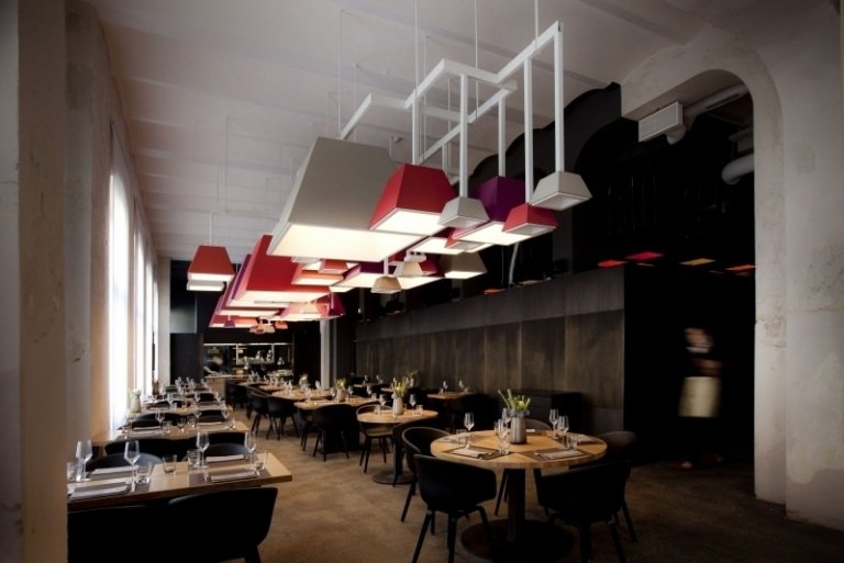Hotéis Design na Alemanha -beckers-trier-restaurant-black-tables