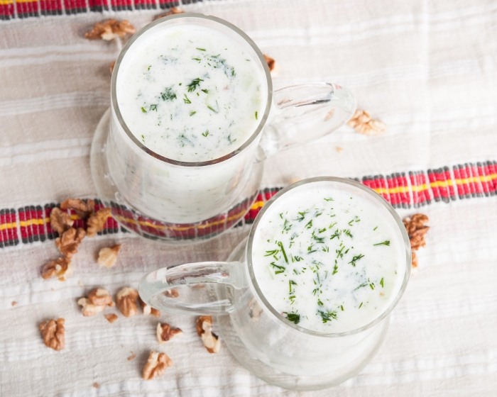 sopas frias para as receitas de verão-tarator-iogurte-sopa-pepinos