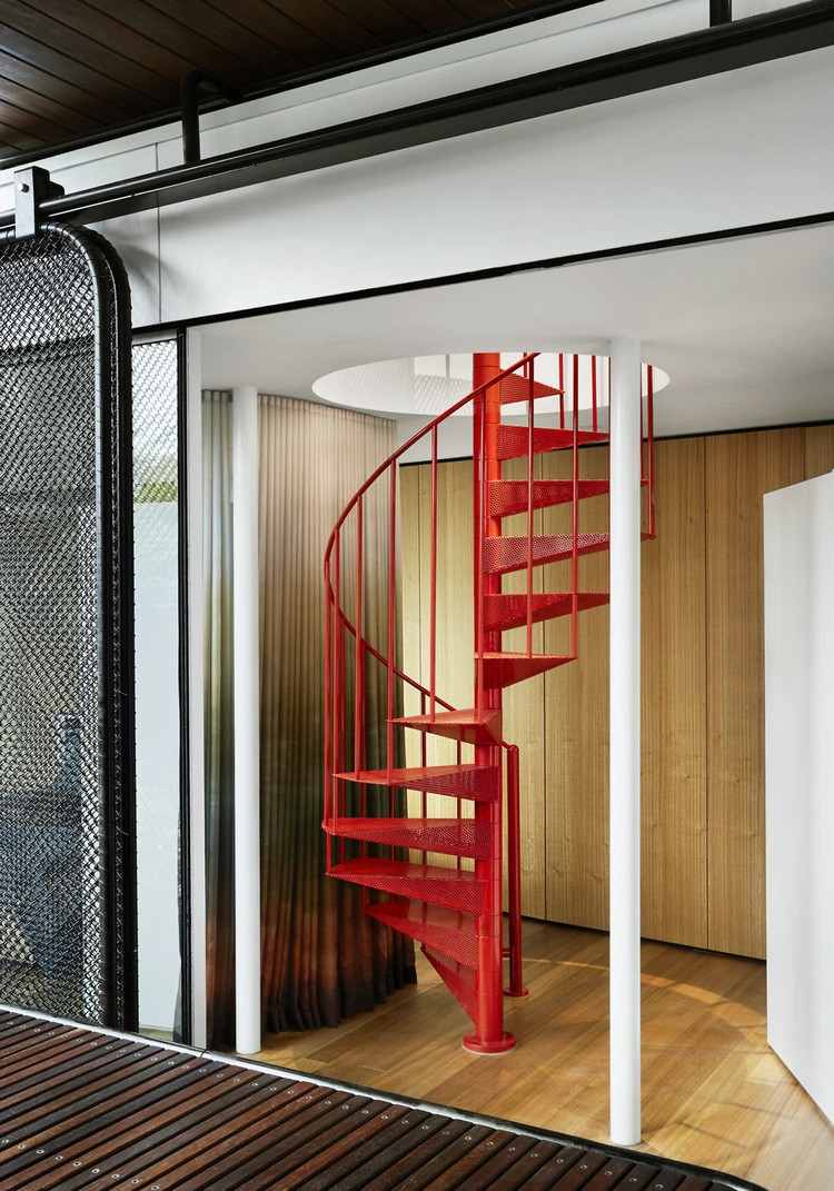 extensão de casa de sonho design moderno escada em espiral vermelha de metal