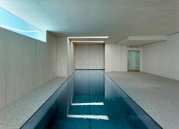 piscina interior design concreto casa moderna espanha
