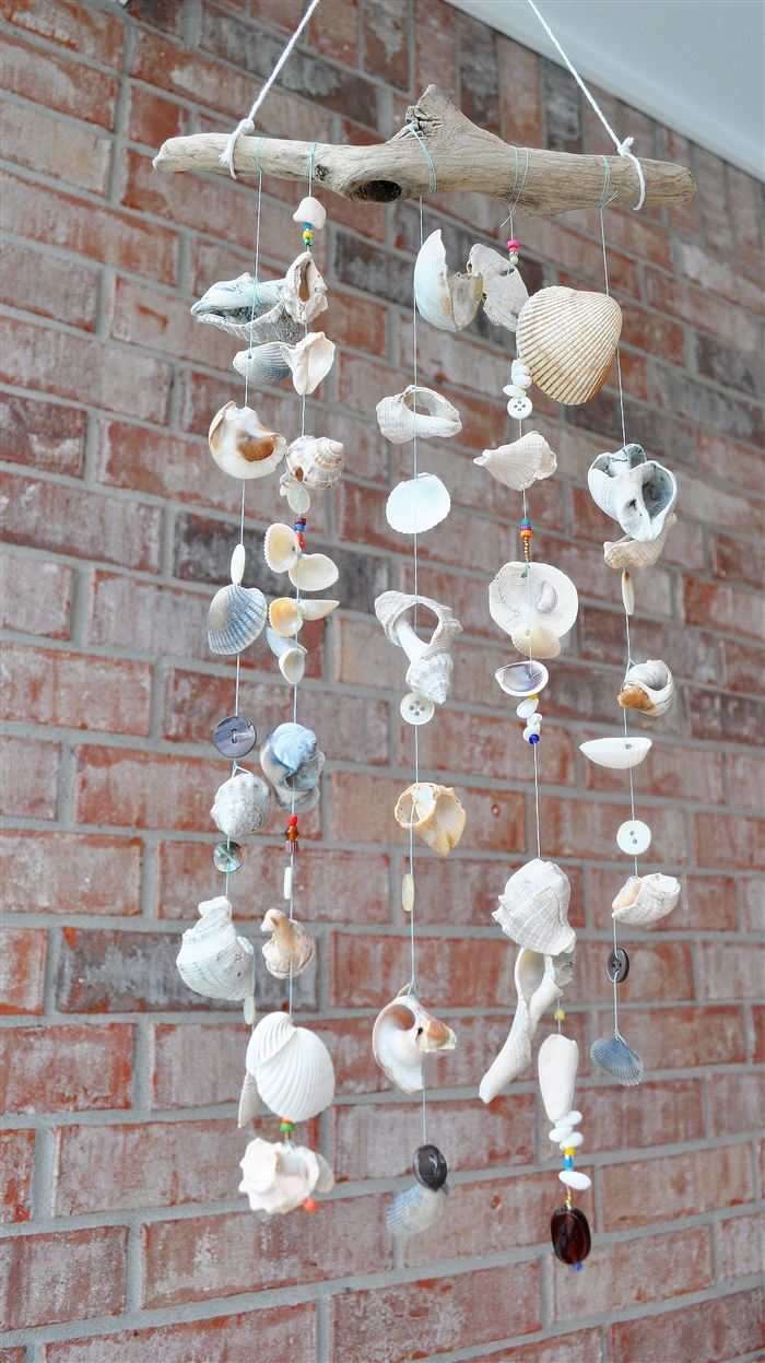 madeira flutuante-decoração-ideias-sinos de vento-conchas de pérolas