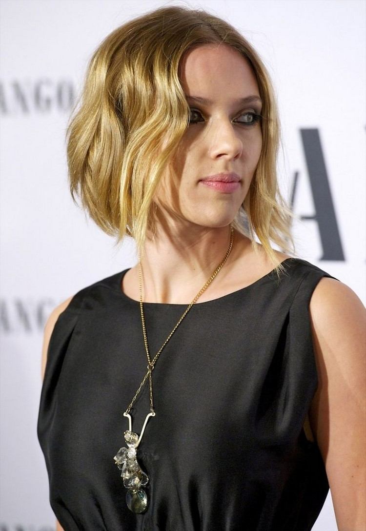 tendência-penteados-outono-short-bob-middle parting