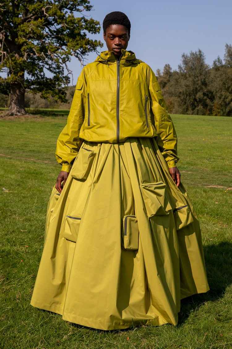 As cores da tendência primavera verão 2021 verde combinam ideias de roupas primavera