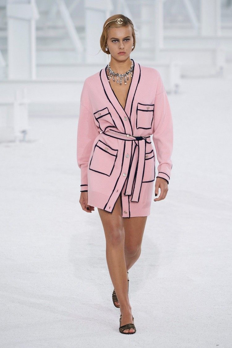 Rosa pastel combina ideias de roupas cores da tendência da primavera primavera verão 2021