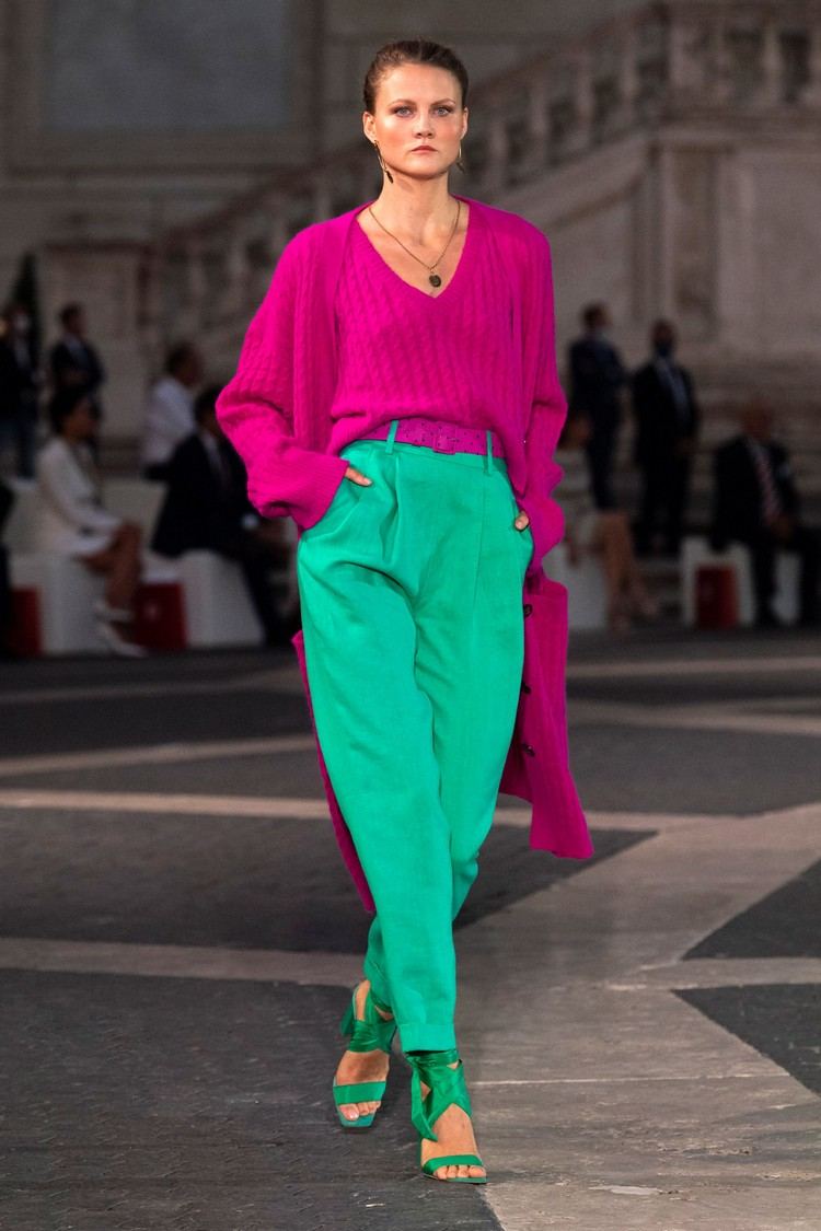 Calças de tecido combinam ideias de roupas para trendarbe rosa neon primavera 2021