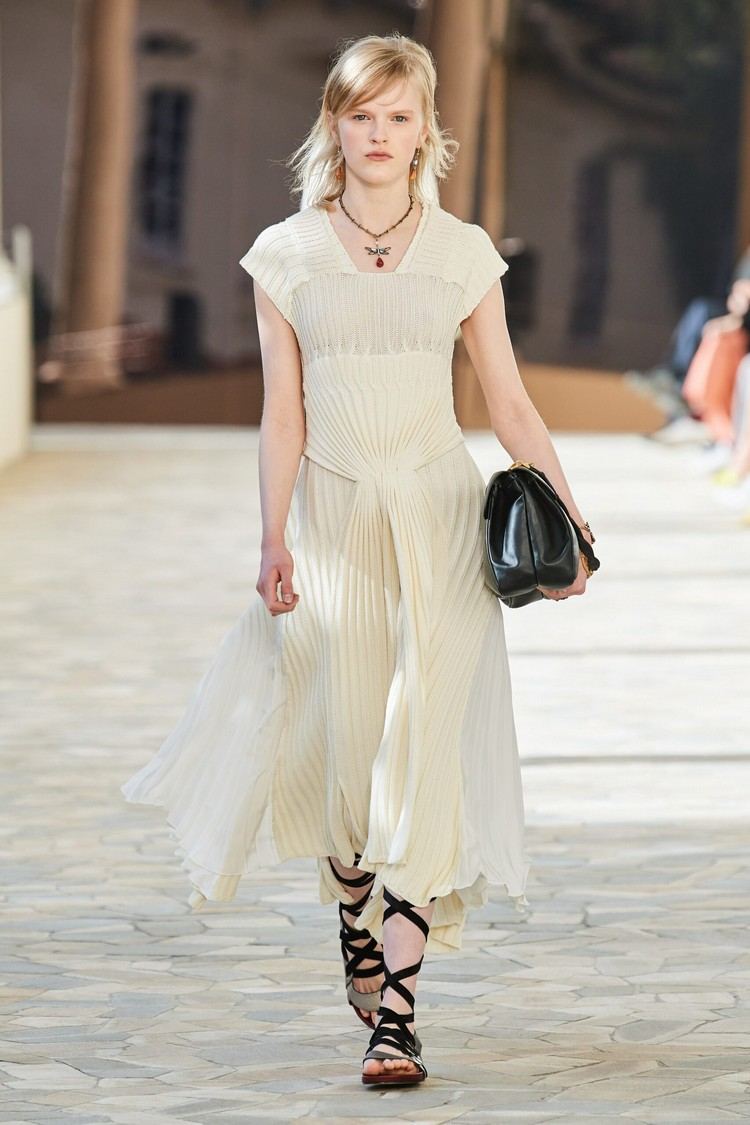 Idéias de roupas cores da tendência da primavera primavera verão 2021 cor pantone buttercream