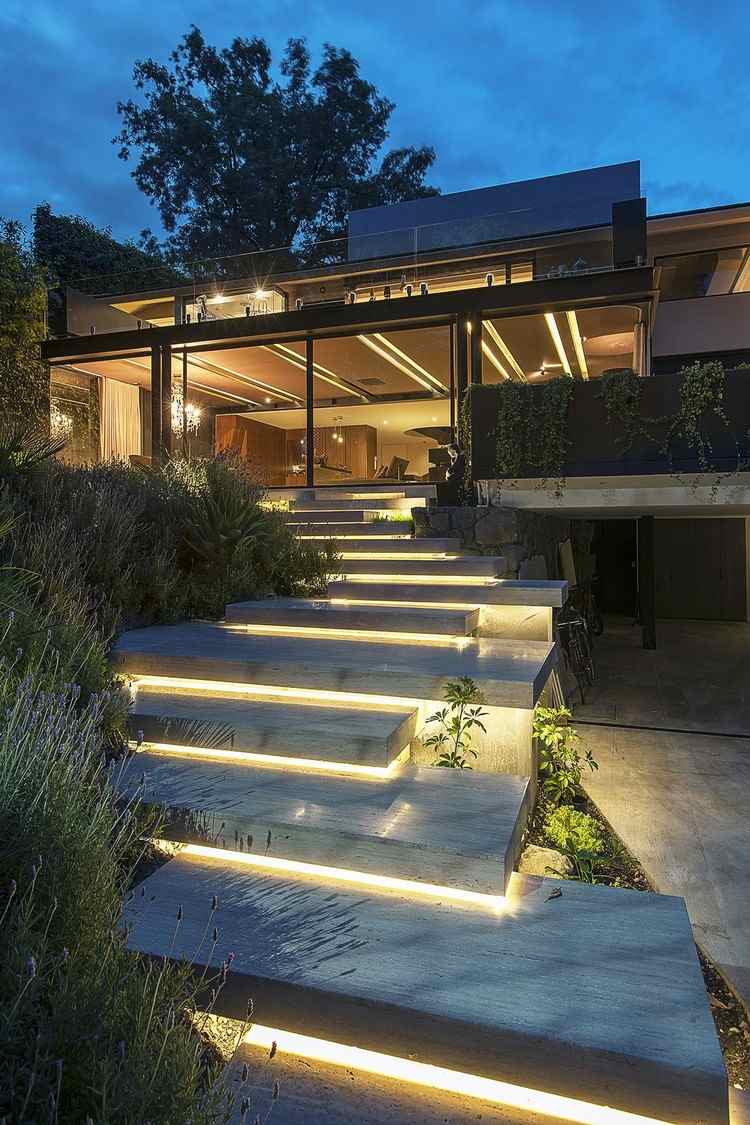 escadas de paisagismo modernas no jardim degraus iluminados indiretamente