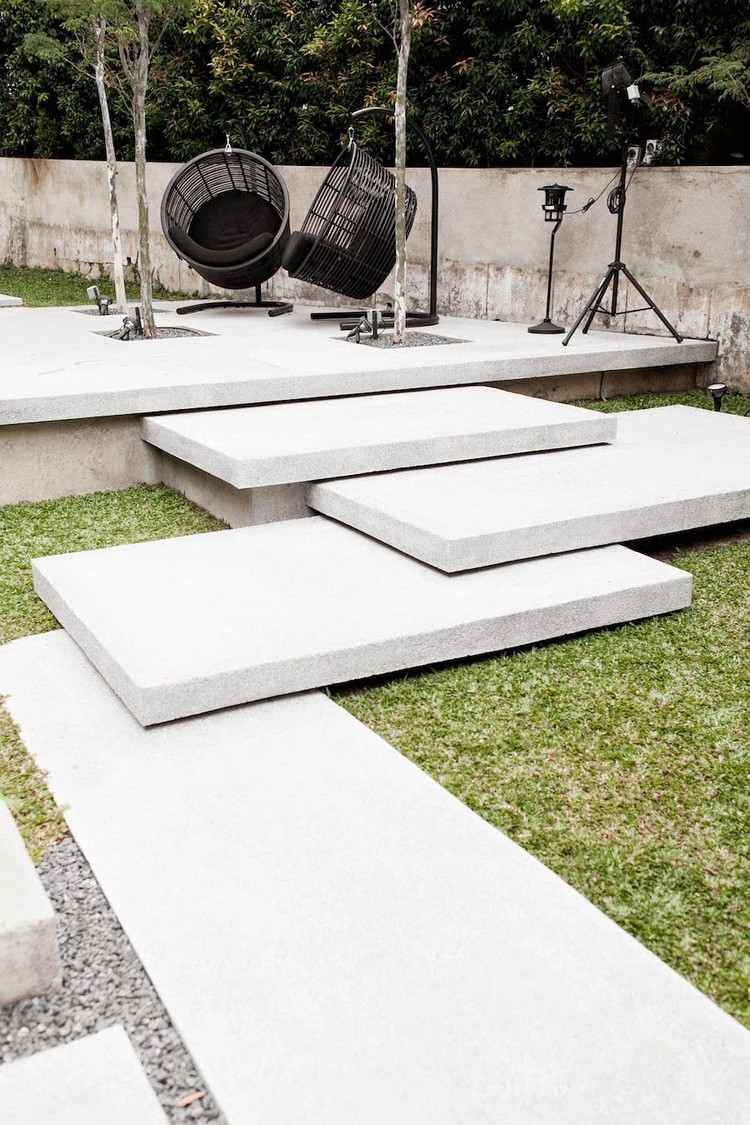 Definir escadas de jardim modernas com degraus de concreto sobrepostos