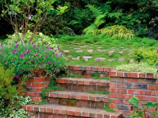 Ideia de tijolo de escada - design individual no jardim