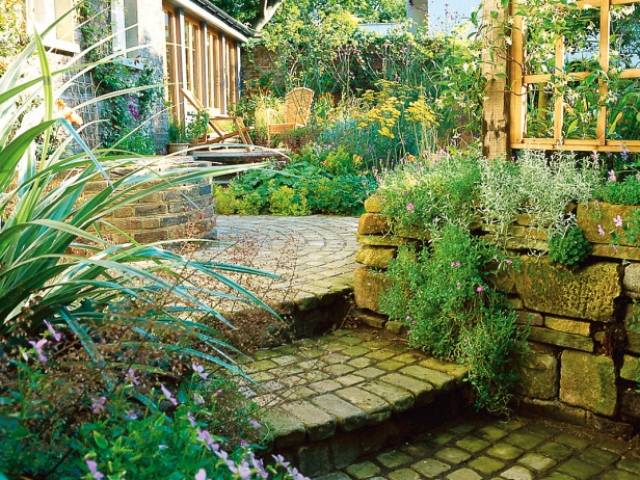 escadas de jardim pavimentação de pedras com pontas arredondadas