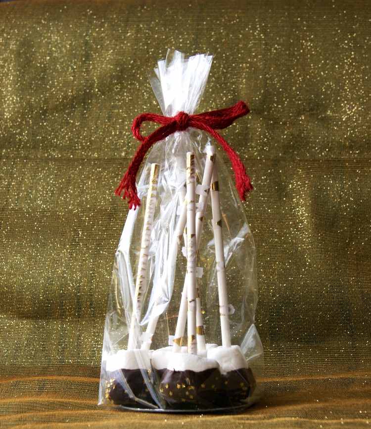 Faça seus próprios marshmallows de chocolate bebendo e esmalte decoração estrela de chocolate