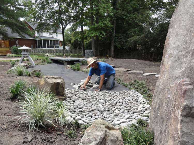 Criando um guia de projeto de jardim japonês de córrego seco