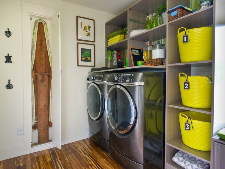 secadora-máquina de lavar-lavanderia-moderno-armário-prateleiras-espaço de armazenamento