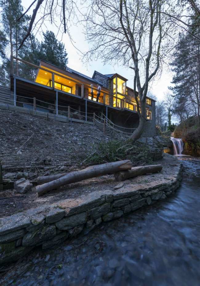 Reconstrução de um moinho de água, casa do rio de Gales do Norte