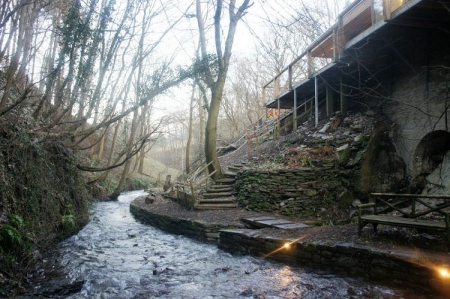 Reconstrução de uma casa do moinho de água do rio dee