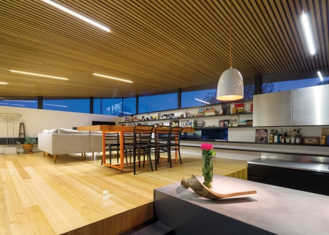 sala de estar moderna telhado pranchas de madeira telhado inclinado piso de prancha