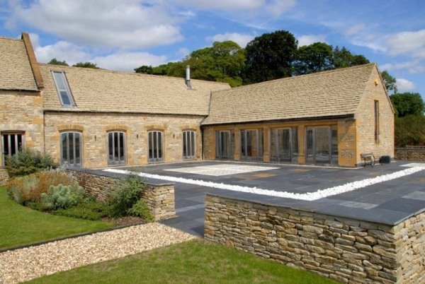 Celeiro convertido em casa na inglaterra terraço externo