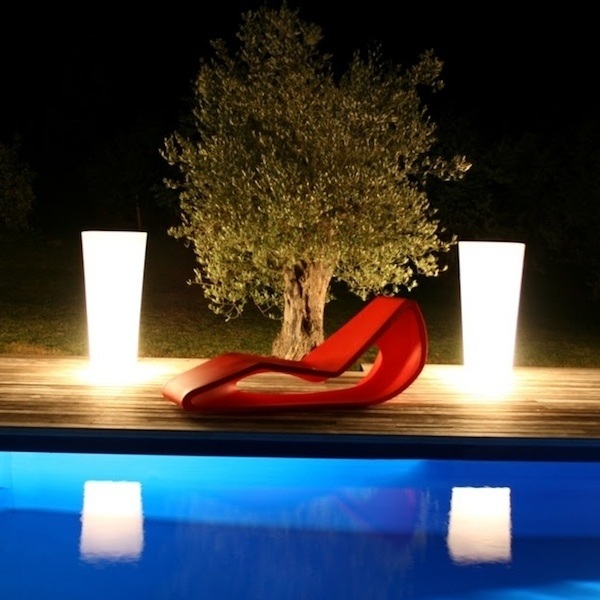 Ideias para espreguiçadeiras, design do deck da piscina, iluminação externa