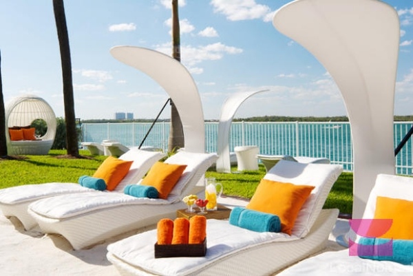 Solário com proteção solar - costa de Miami